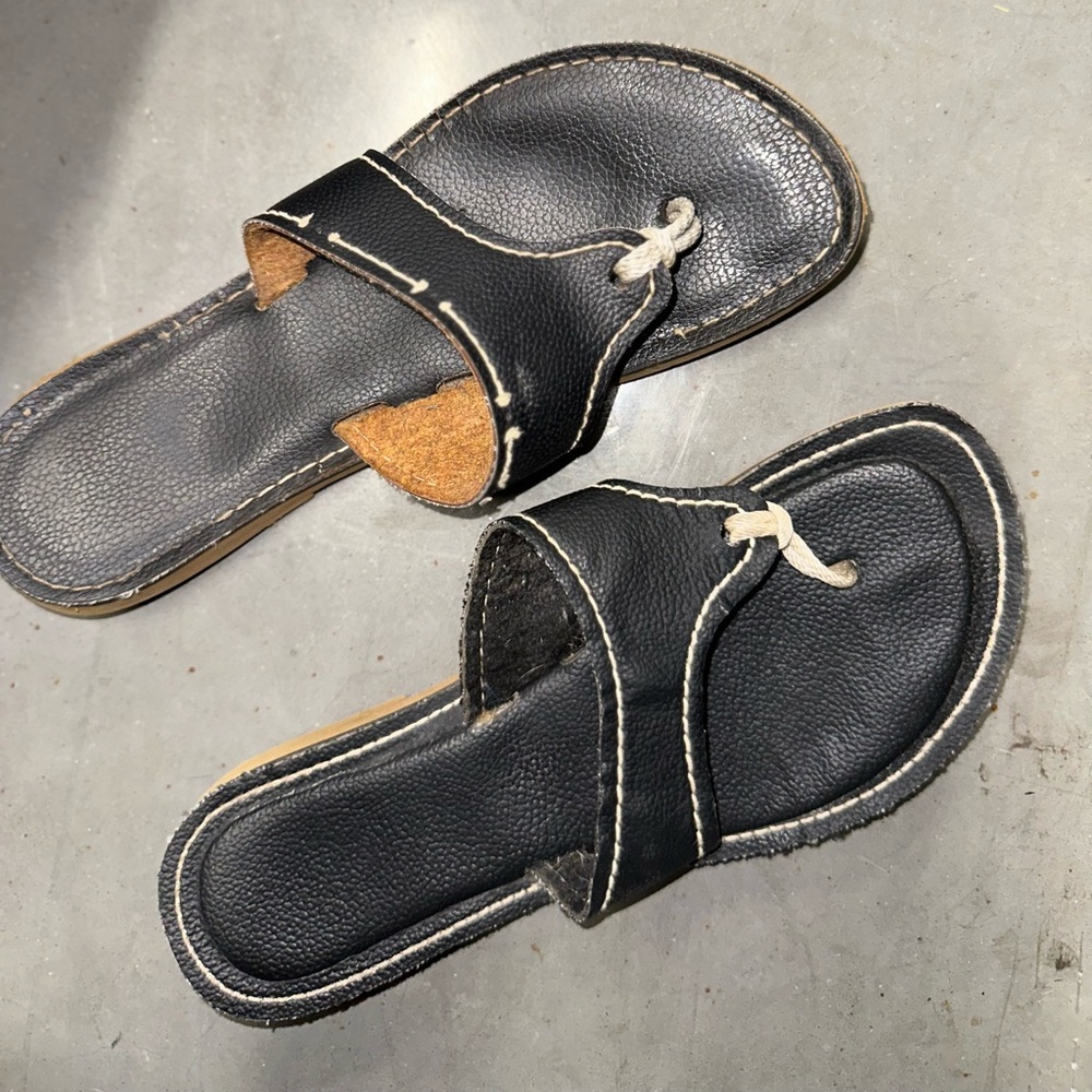 Black Leather Slide Sandals (Kinos) (The Shoes Don’t Show A Size On The Fabric)